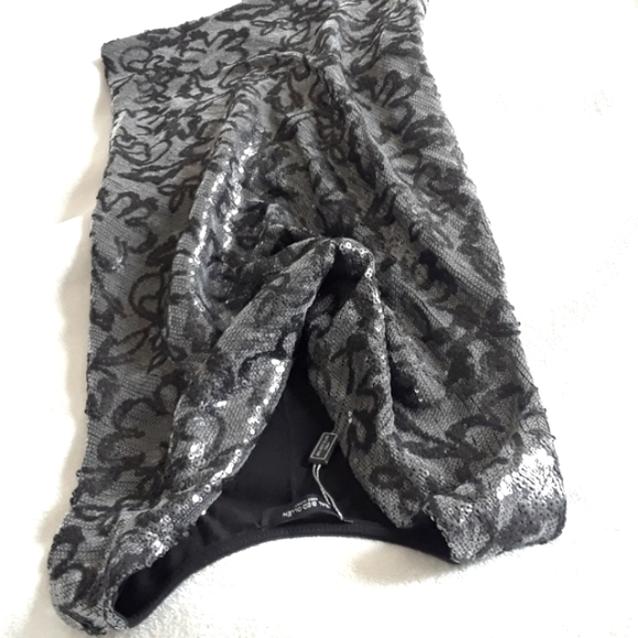 ISAL BED OLLËN. Sequin Sleeveless Designer Top. Silver. Size S - Picture 12 of 16